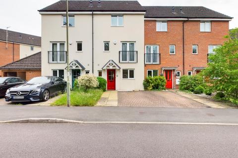 4 bedroom terraced house to rent, Skippetts Gardens, Cranbourne, Basingstoke, RG21
