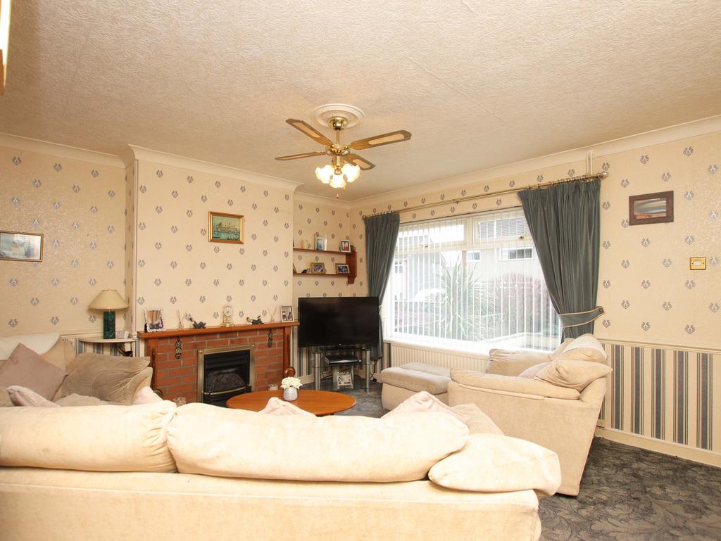 Heol Gwrgan, Beddau, CF38 2RN 3 bed semidetached house for sale £210,000