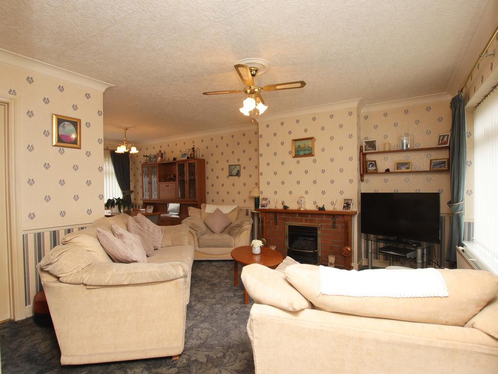 Heol Gwrgan, Beddau, CF38 2RN 3 bed semidetached house for sale £210,000