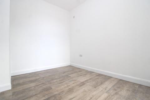 4 bedroom apartment to rent - South Ealing Road, Ealing