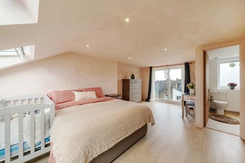 4 bedroom terraced house for sale, Mayhill Road, London