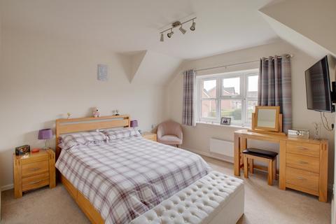 35 Avoncroft Road, Stoke Heath, Bromsgrove, B60 4NG