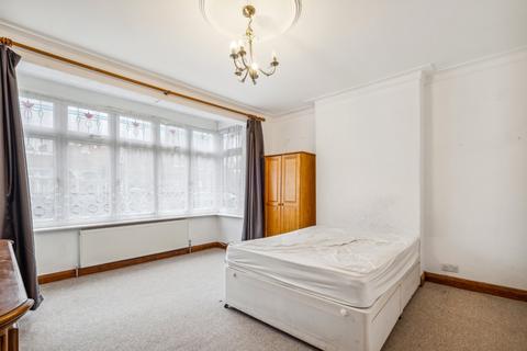 114 Thurleigh Road, London, SW12 8TT