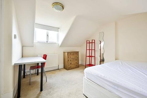 3 bedroom flat for sale, Wandsworth Bridge Road, Peterborough Estate, London, SW6
