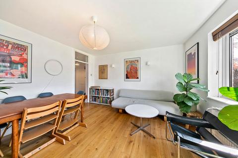 10 Stuart Road, Richmond, TW10 7QR