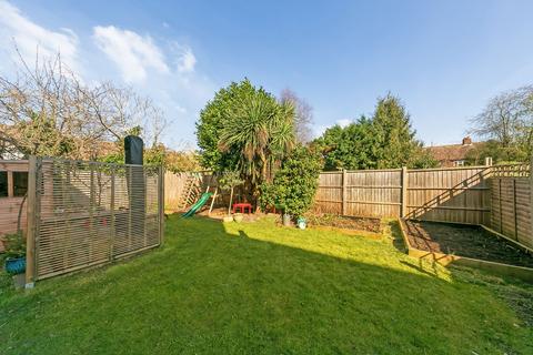 10 Stuart Road, Richmond, TW10 7QR