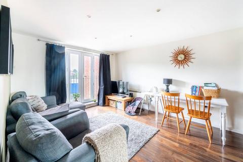 2 bedroom flat to rent, Streatham High Road, Streatham, London, SW16