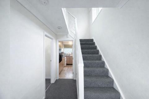 4 bedroom semi-detached house to rent, 4 Bedroom House To Let - HP13