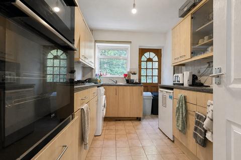 4 bedroom semi-detached house to rent, 4 Bed Student House, Hughenden Avenue, High Wycombe, HP13 5SN