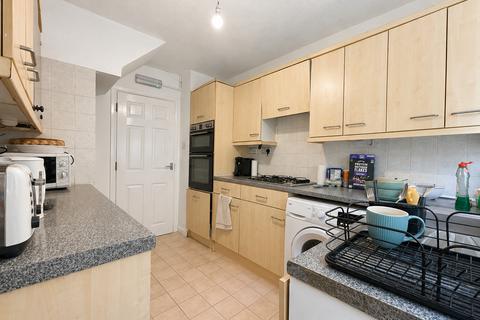 4 bedroom semi-detached house to rent, 4 Bed Student House, Hughenden Avenue, High Wycombe, HP13 5SN