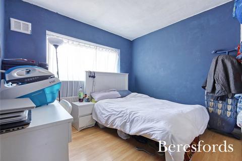 22 Oakley Drive, Romford, RM3 9XT