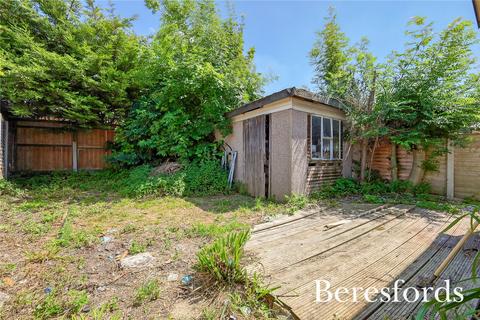 22 Oakley Drive, Romford, RM3 9XT