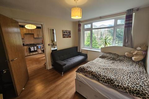 1 bedroom apartment to rent, Boscombe Spa Road, Boscombe