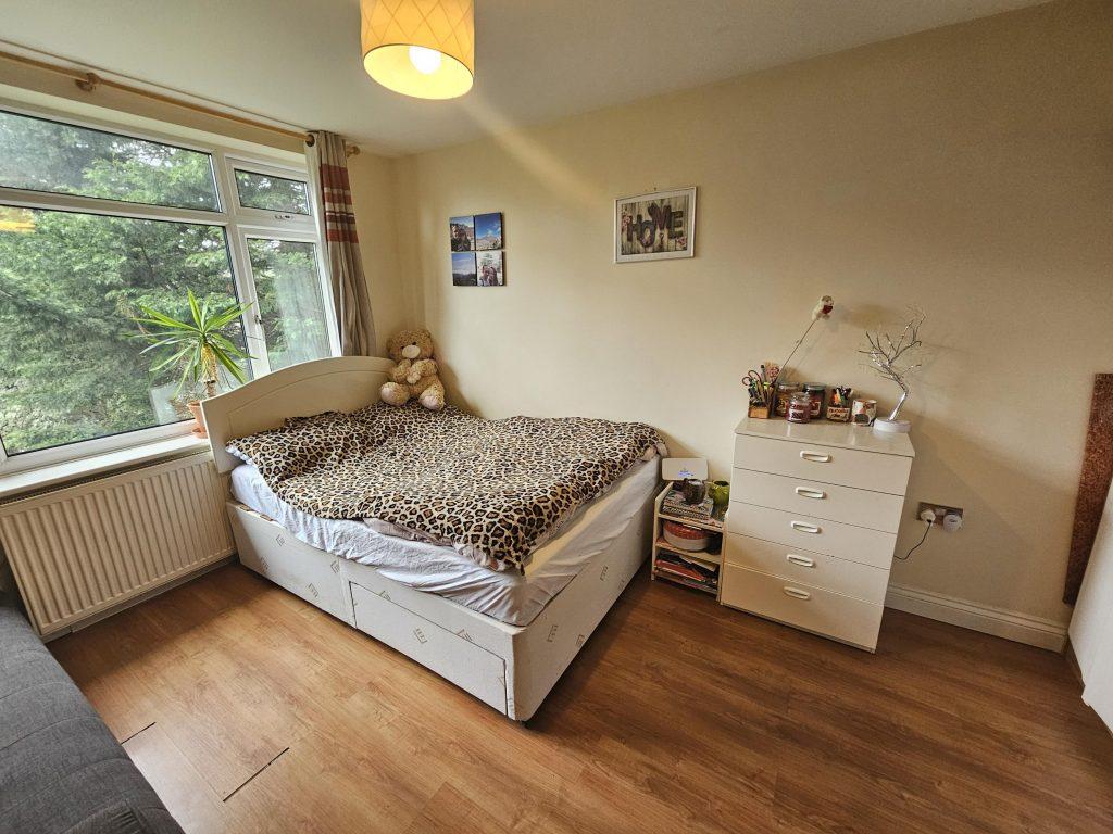 Spa Road, 1 bed apartment to rent £850 pcm (£196 pw)