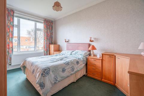 24 Silverknowes Drive, Edinburgh, EH4 5LQ