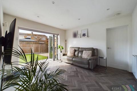 2 bedroom bungalow for sale, Nevada Road, Canvey Island, SS8