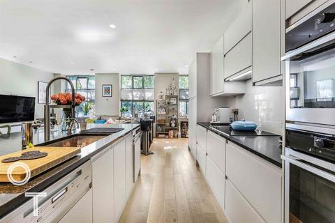 3 bedroom flat for sale, Grafton Road, Kentish Town, NW5