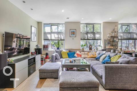 3 bedroom flat for sale, Grafton Road, Kentish Town, NW5