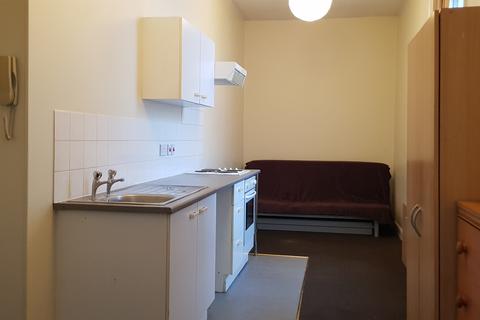 1 bedroom property to rent, White Hart Lane London N17