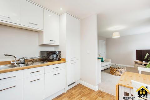 2 bedroom flat for sale, Sheridan House, 1, Leigh-On-Sea, Southend-on-Sea Borough, SS9