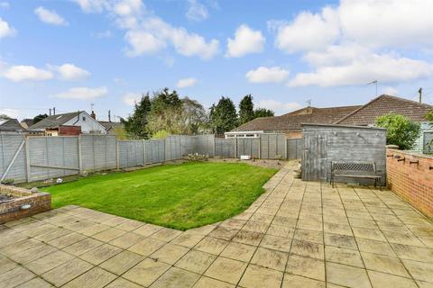 3 bedroom chalet for sale - Barton Hill Drive, Minster On Sea, Sheerness, Kent