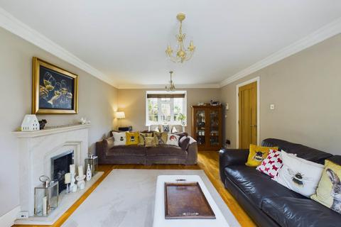5 bedroom detached house for sale - *  4/5 BED DETACHED  *  The Lawns, FIELDS END, HP1