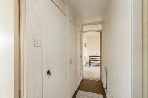 61/2 Calder Gardens, Edinburgh, EH11 4JU