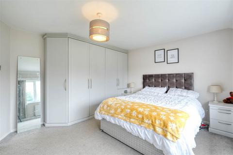 6 Brueton Drive, Redditch, B98 7JB