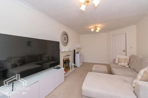 2 bedroom apartment for sale - Lystra Court, 103-107 South Promenade, FY8
