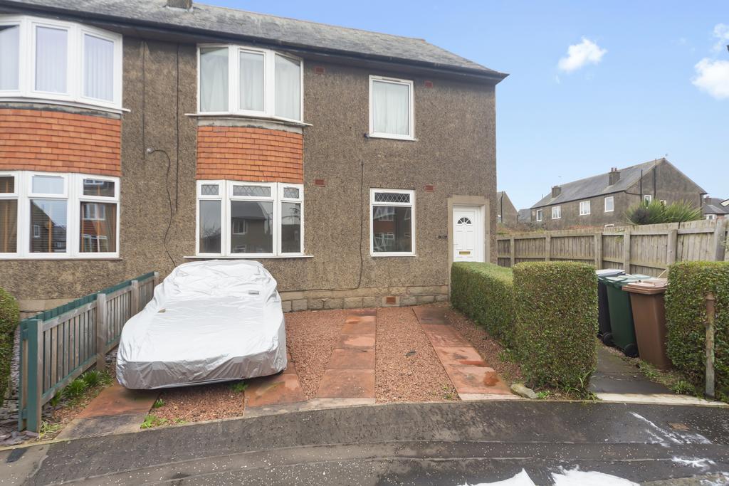 14 Crewe Bank, Edinburgh, EH5 2JL 2 bed flat for sale £175,000