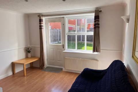 2 bedroom semi-detached house to rent, Trader Road, Beckton, London  E6