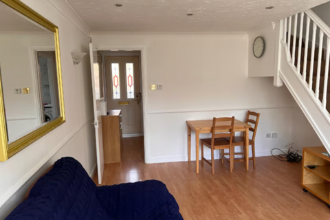 2 bedroom semi-detached house to rent, Trader Road, Beckton, London  E6