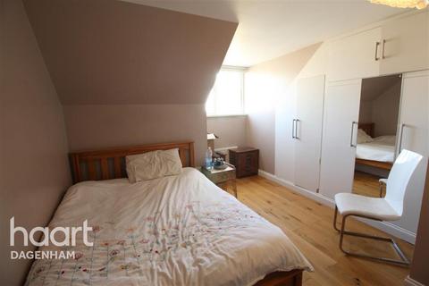 4 bedroom semi-detached house to rent - Berengers Place - Dagenham - RM9