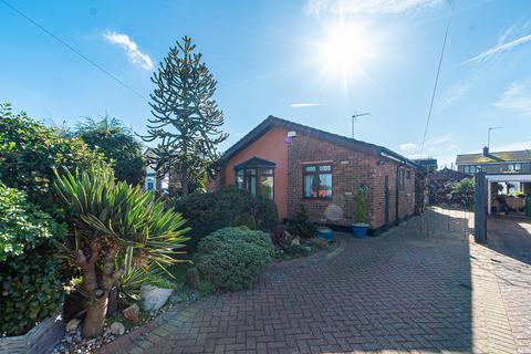 3 bedroom detached bungalow for sale - Pinewood Gardens, Beccles NR34