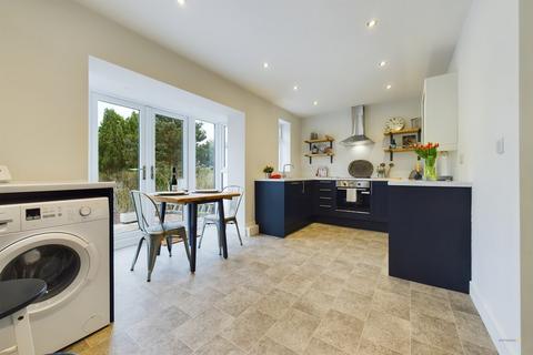 72 Park Avenue, Uttoxeter, ST14 7AX