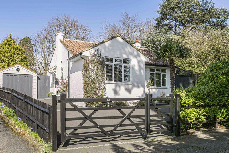 Eastwick Park Avenue, Bookham 2 bed bungalow for sale £675,000