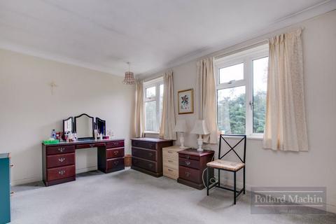 26, Sanderstead Court Addington Road, South Croydon, CR2 8RA