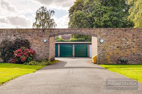 26, Sanderstead Court Addington Road, South Croydon, CR2 8RA