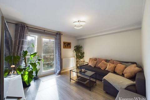2 bedroom flat for sale - Greengate, High Wycombe