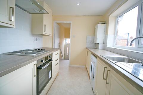 3 bedroom flat to rent, Kelvin Grove, Newcastle Upon Tyne NE2