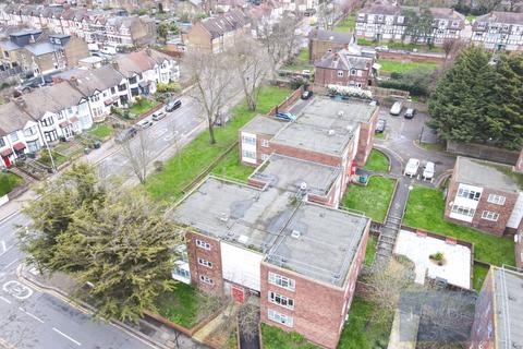 13 Winsbeach, London, E17 3RQ