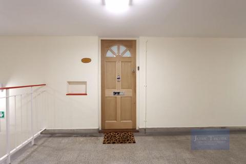 13 Winsbeach, London, E17 3RQ