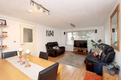 13 Winsbeach, London, E17 3RQ