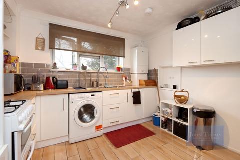 13 Winsbeach, London, E17 3RQ