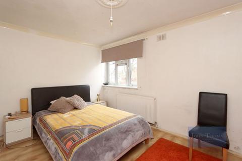 13 Winsbeach, London, E17 3RQ