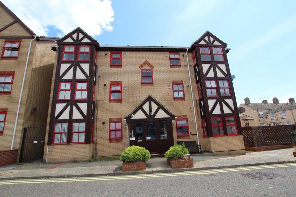 Town centre   two bed ground floor apartment