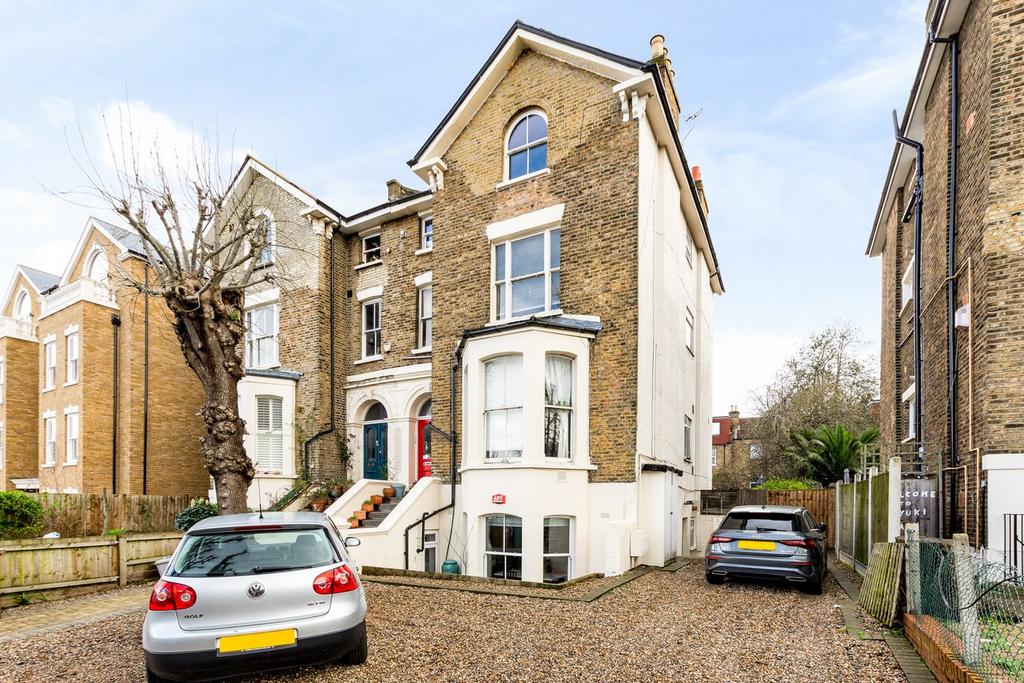 Manor Park, Hither Green, London, SE13 3 bed flat for sale £450,000