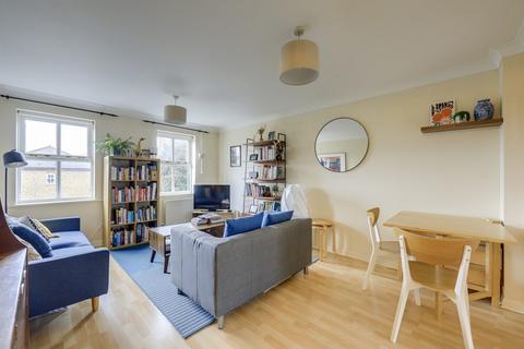 2 bedroom flat for sale - Highfield Close, Hither Green, London, SE13