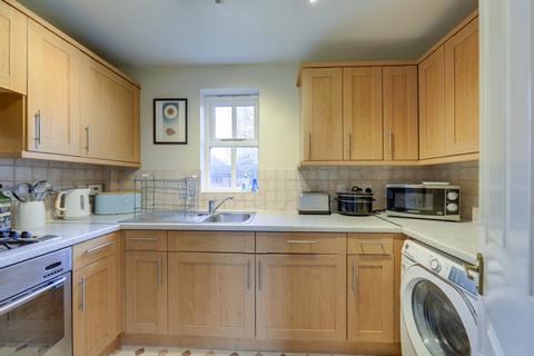 2 bedroom flat for sale, Highfield Close, Hither Green, London, SE13