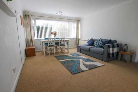 2 bedroom ground floor flat for sale - Elms Road, Wokingham, RG40